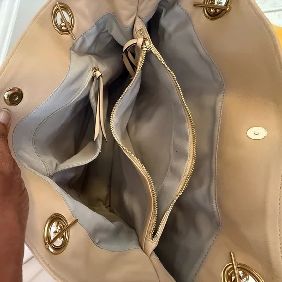 NWT Valentino by Mario Valentino Verra Signature Leather Tote Bag - Picture 10 of 13